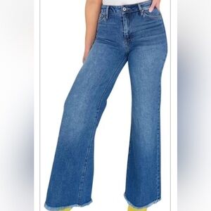 NWT BCBG Generation High Rise, Wide Leg, Frayed hem Women Jeans Size 9.